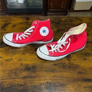 Red converse in amazing condition size 9 women
